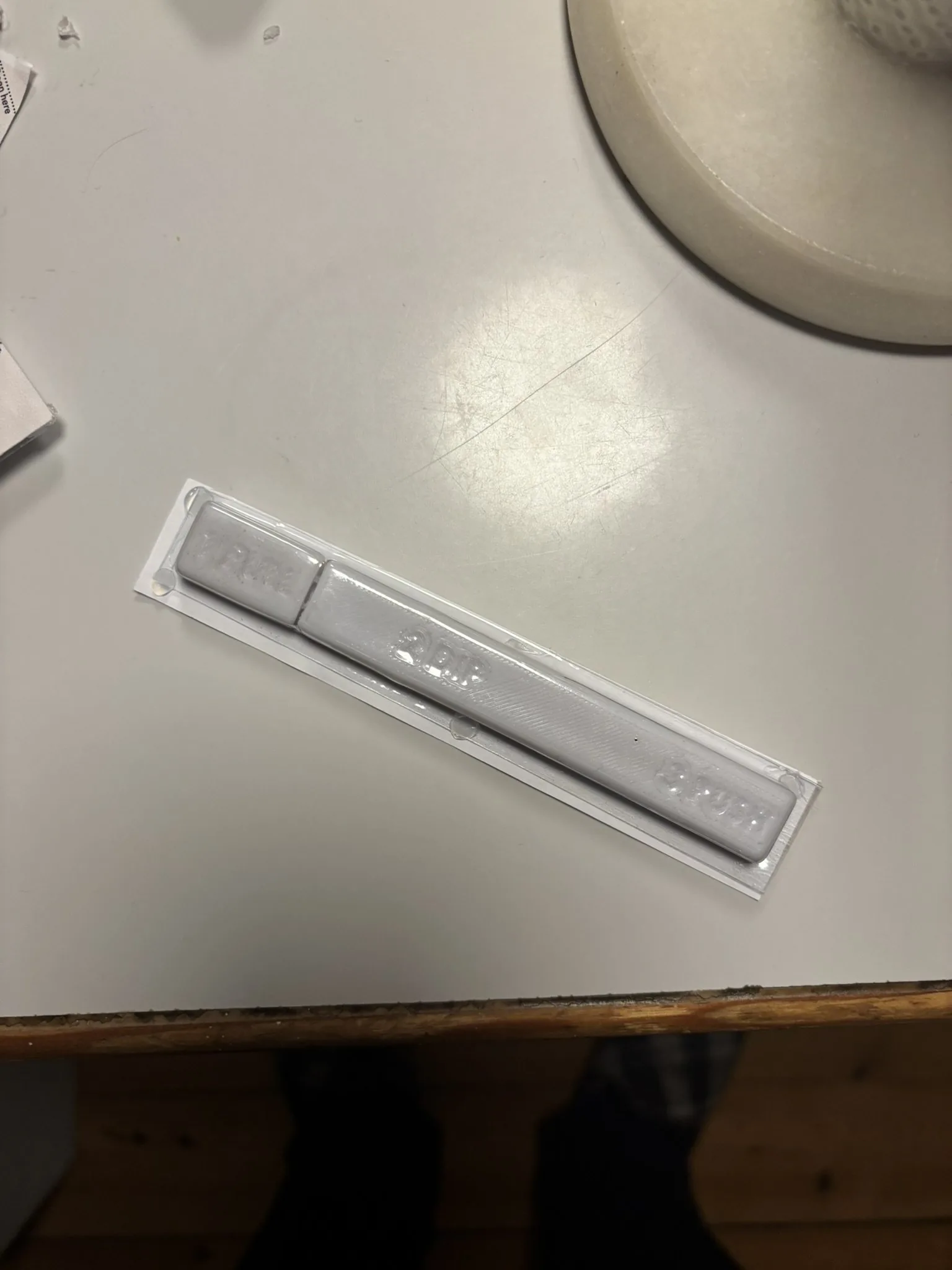 The pen sealed in a clear vacuum-formed blister on a white card.
